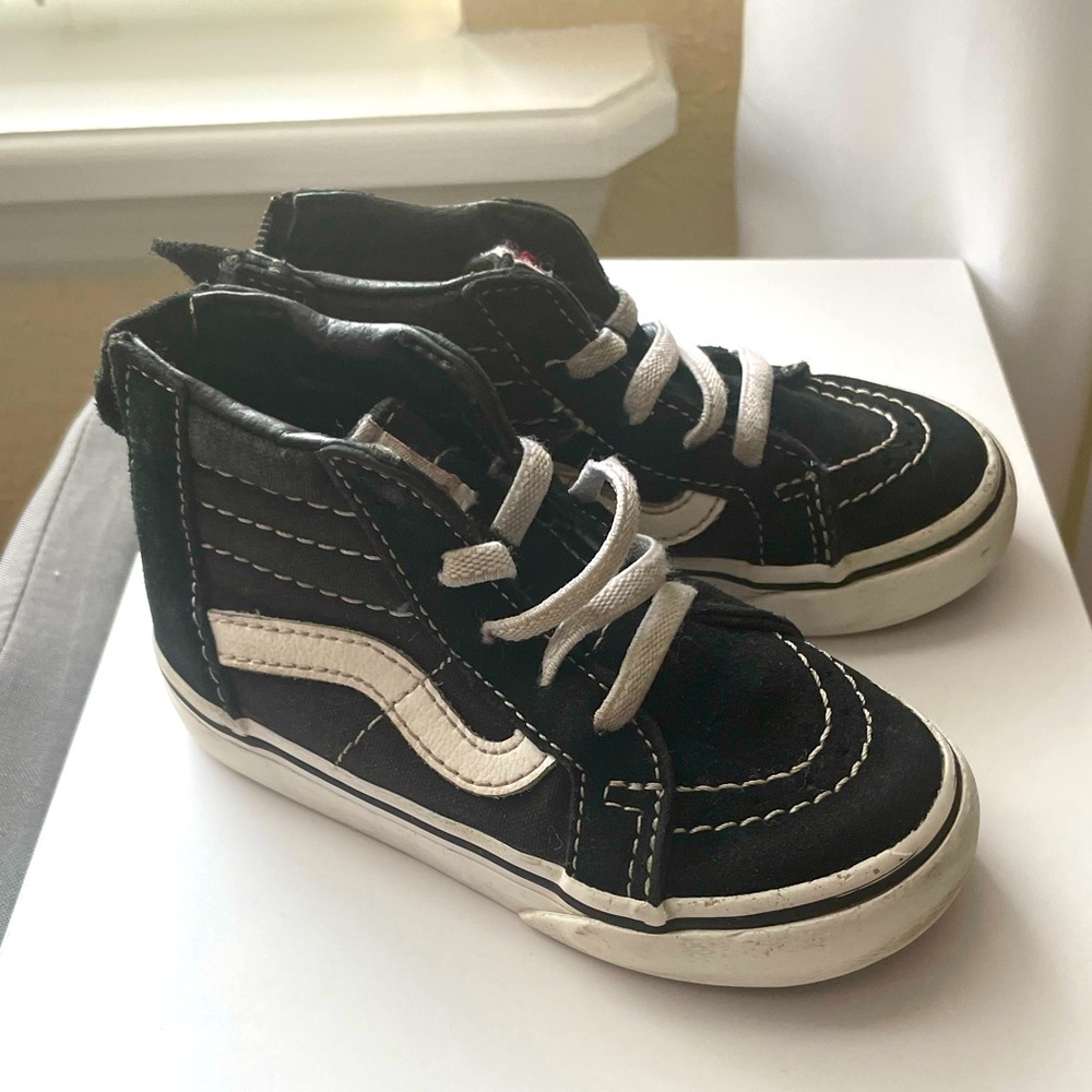 Toddler black and white vans high tops size 6